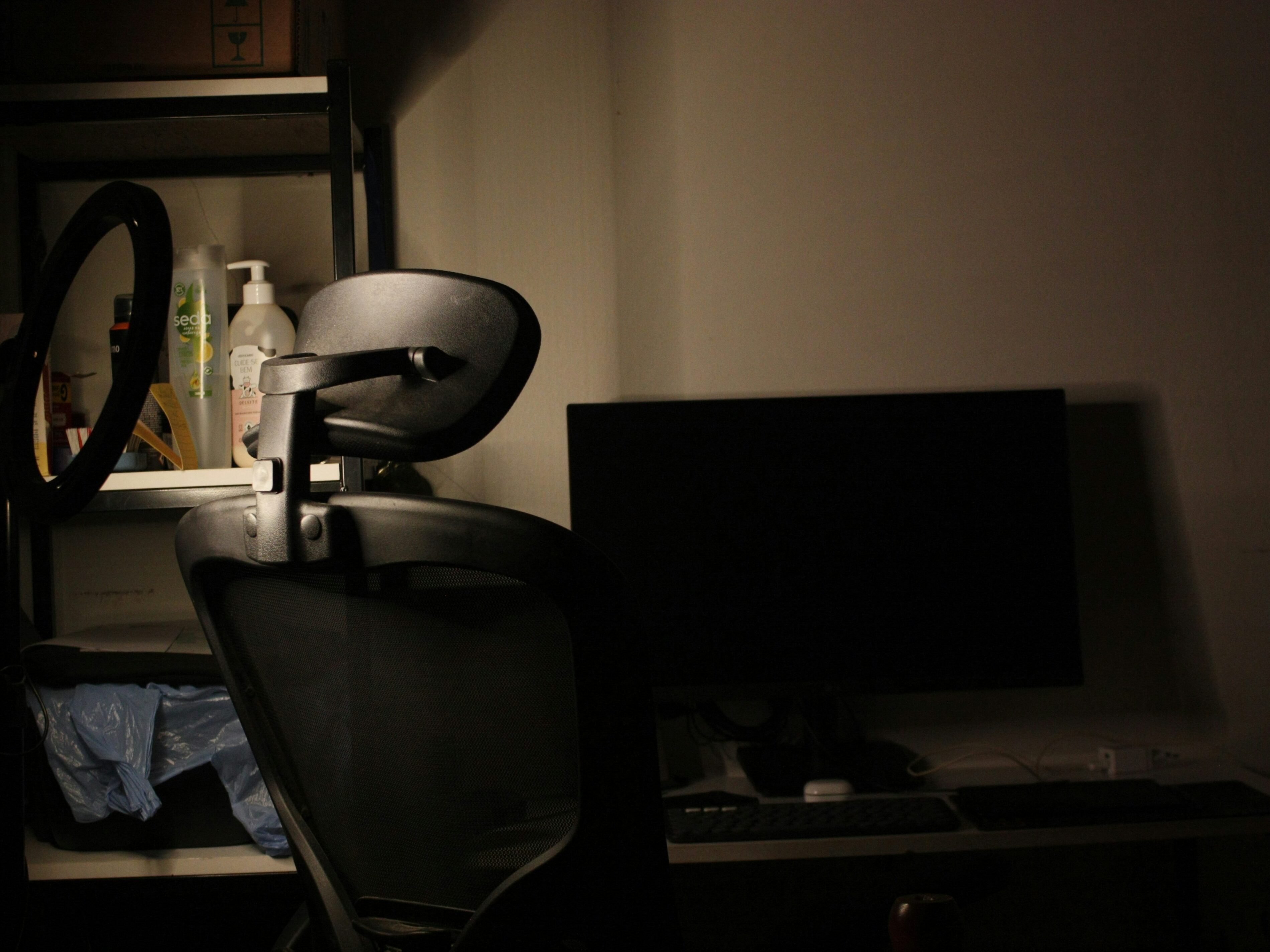 画面の切れたパソコン